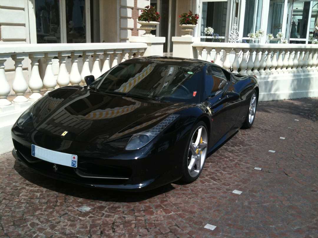 Ferrari-Fahrer fällt negativ auf – Auto sichergestellt